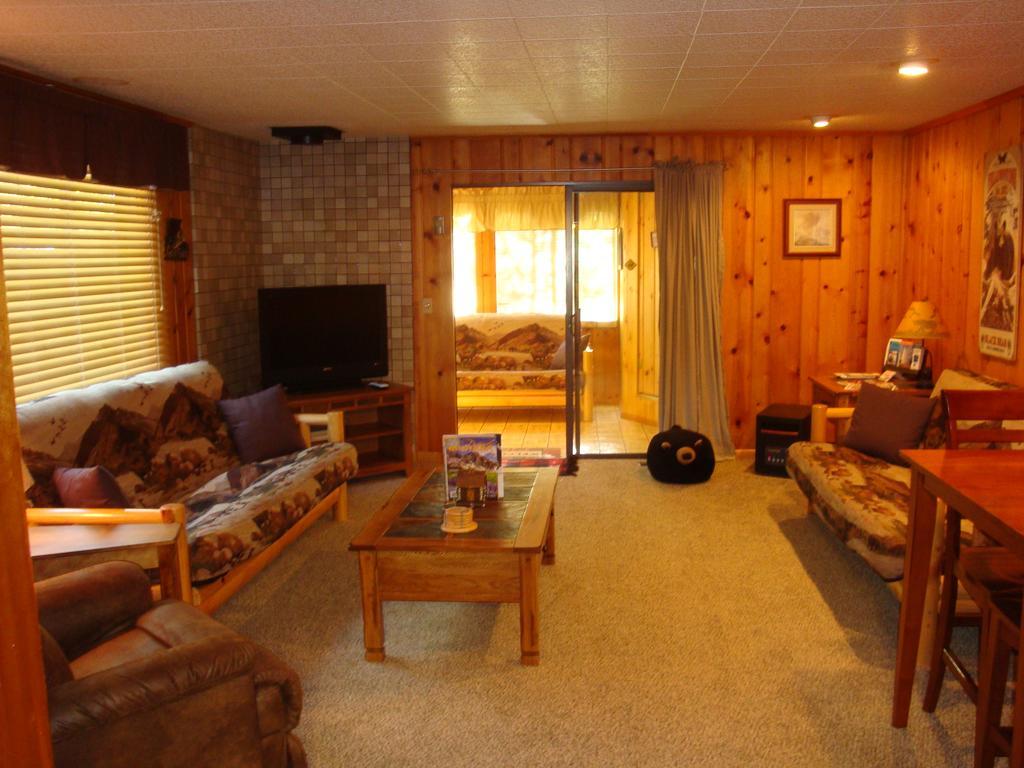 Yellowstone Wildlife Cabins West Yellowstone Exterior photo