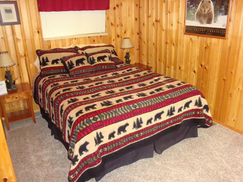 Yellowstone Wildlife Cabins West Yellowstone Exterior photo