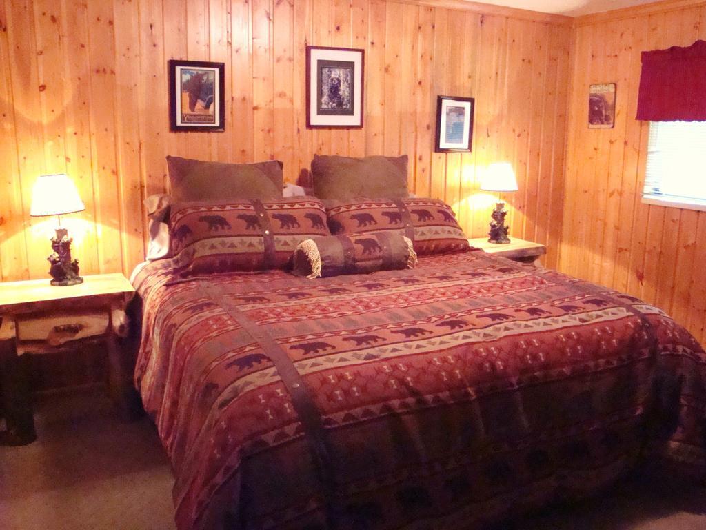 Yellowstone Wildlife Cabins West Yellowstone Exterior photo